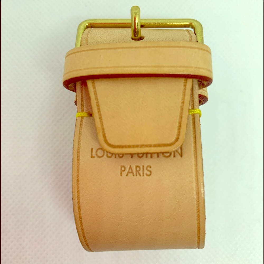 Authentic LV Beautiful Poignant 8” EUC